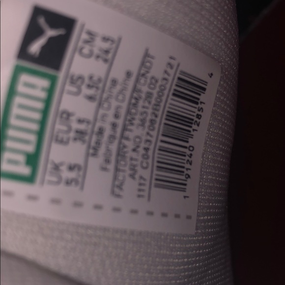 Red pumas - Picture 2 of 4